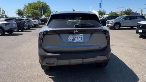 Gun Metallic/Super Black 2025 Nissan Kicks SR
