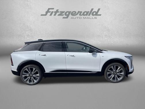 Vibrant White Tricoat 2026 Cadillac OPTIQ Premium Luxury