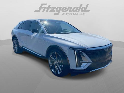 Vibrant White Tricoat 2026 Cadillac LYRIQ Signature Luxury