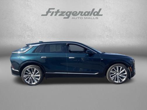 Emerald Lake Metallic 2025 Cadillac LYRIQ Luxury