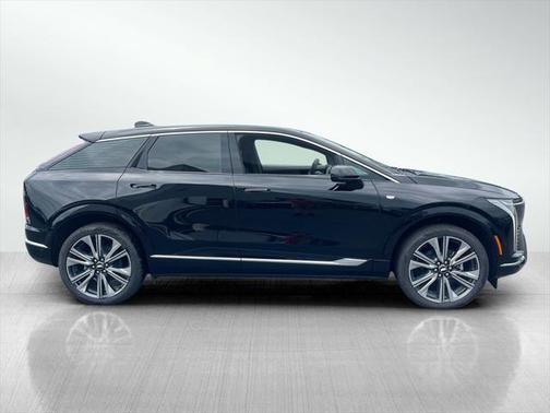 2025 Cadillac OPTIQ Luxury 2 AWD