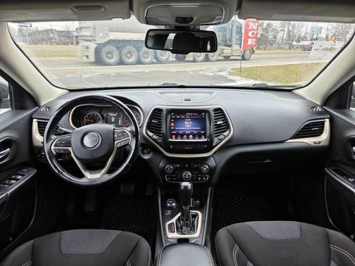 Granite Crystal Metallic Clear Coat 2015 Jeep Cherokee Latitude