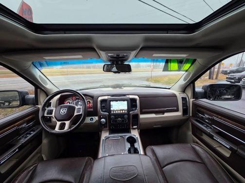 Brilliant Black Crystal Pearl Coat 2017 RAM 1500 Longhorn