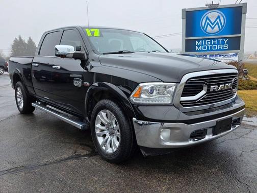 Brilliant Black Crystal Pearl Coat 2017 RAM 1500 Longhorn