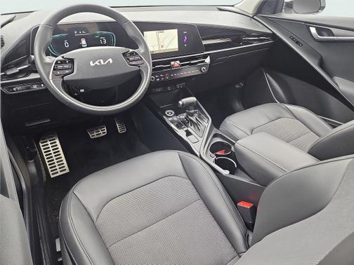 Snow White 2023 Kia Niro