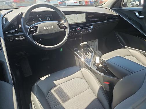 Gray 2023 Kia Niro