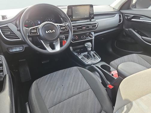 Gray 2022 Kia Seltos