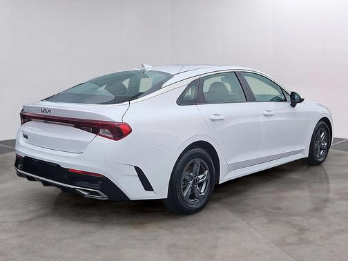 White 2023 Kia K5 LXS