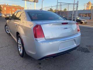 2019 Chrysler 300 Touring