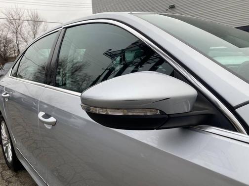 2016 Volkswagen Passat 1.8T SE w/Technology