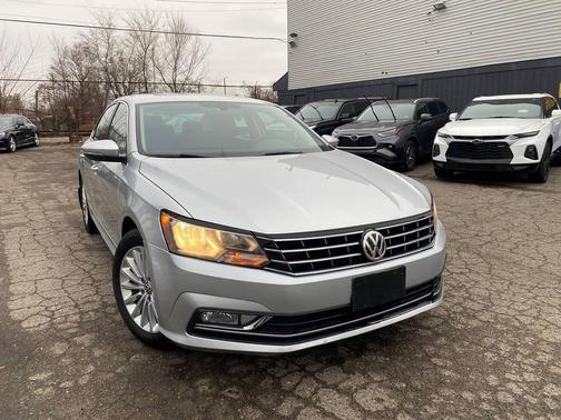 2016 Volkswagen Passat 1.8T SE w/Technology