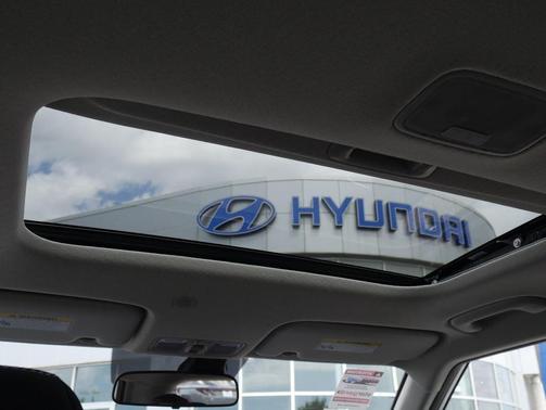 Lunar White 2026 Hyundai VENUE SEL