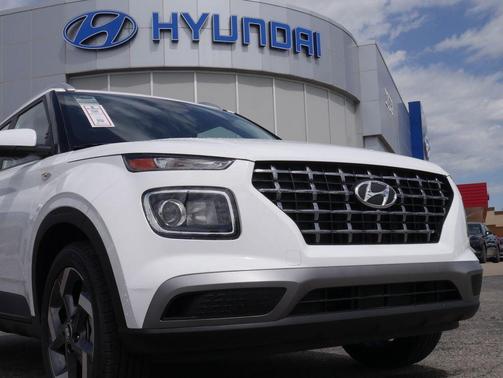 Lunar White 2026 Hyundai VENUE SEL