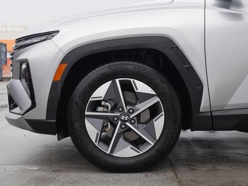 Shimmering Silver 2025 Hyundai TUCSON SEL