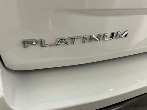Star White Metallic Tri-Coat 2026 Ford Expedition Max Platinum