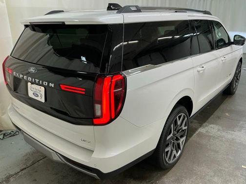 Star White Metallic Tri-Coat 2026 Ford Expedition Max Platinum