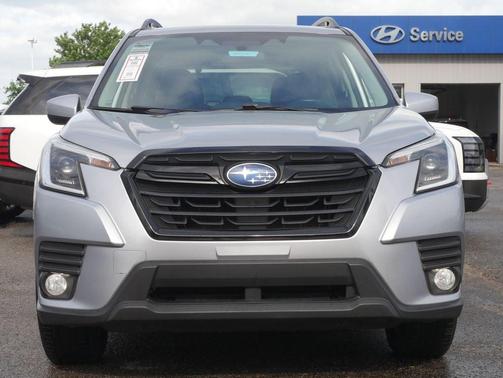 Ice Silver Metallic 2022 Subaru Forester Premium