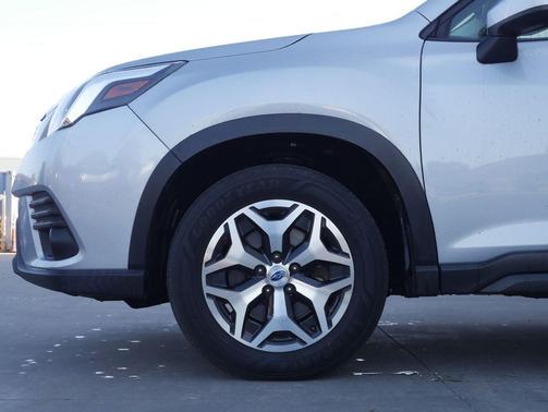 Ice Silver Metallic 2022 Subaru Forester Premium