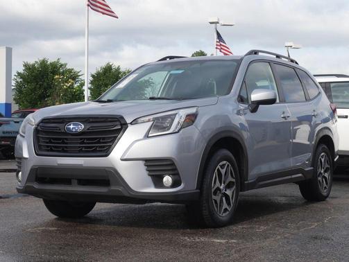 Ice Silver Metallic 2022 Subaru Forester Premium