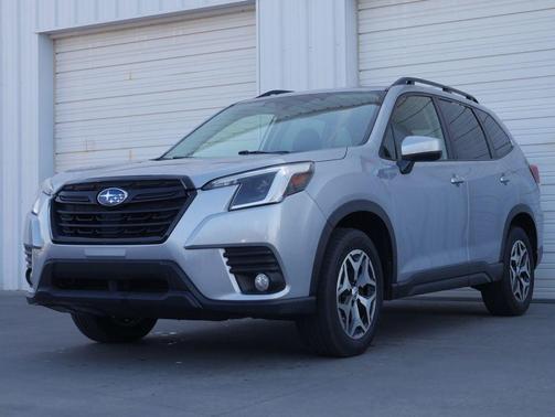 Ice Silver Metallic 2022 Subaru Forester Premium