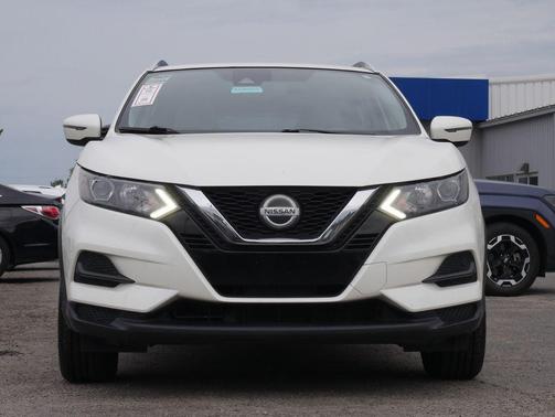 Pearl White Tricoat 2020 Nissan Rogue Sport SV