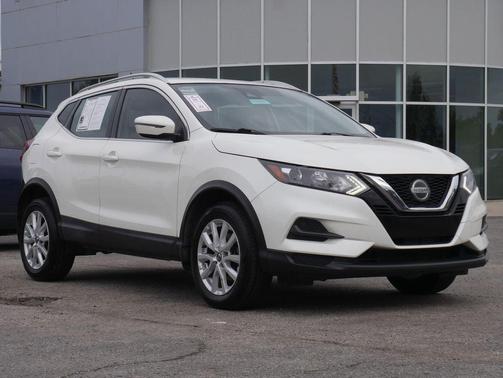 Pearl White Tricoat 2020 Nissan Rogue Sport SV