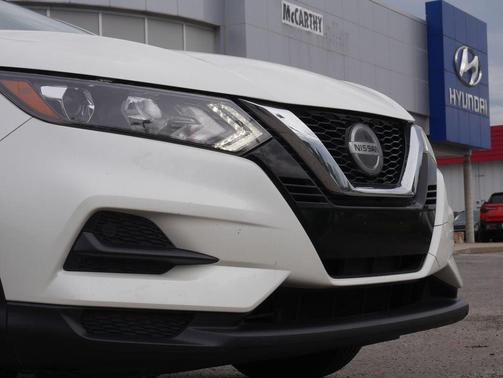 Pearl White Tricoat 2020 Nissan Rogue Sport SV