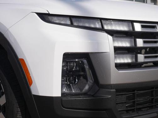 Atlas White 2026 Hyundai SANTA CRUZ SEL Activity