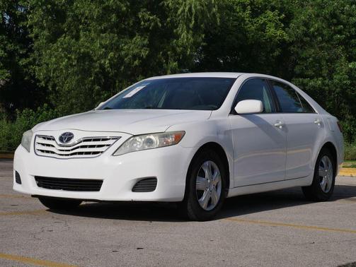 Super White 2010 Toyota Camry LE
