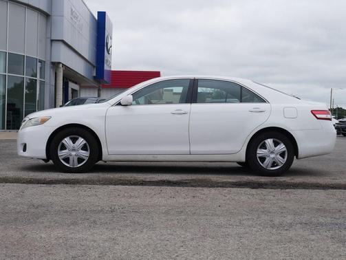 Super White 2010 Toyota Camry LE