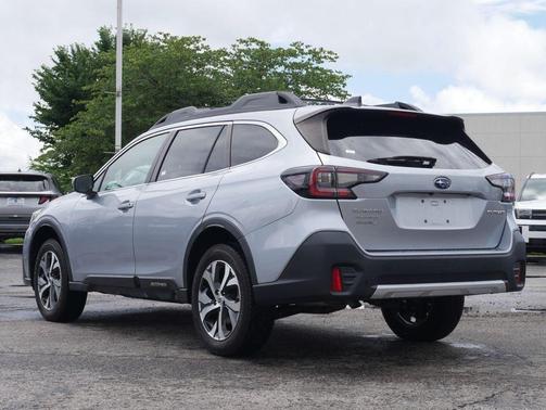 Ice Silver Metallic 2022 Subaru Outback Limited