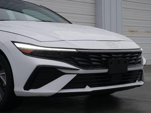 Serenity White 2025 Hyundai ELANTRA HEV Limited