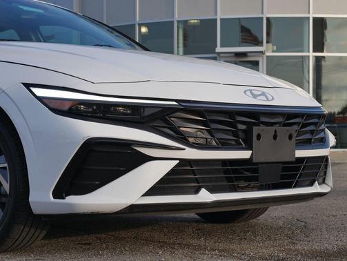 Serenity White 2025 Hyundai ELANTRA HEV Limited
