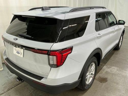SPACE WHITE METALLIC 2026 Ford Explorer Active (200A)