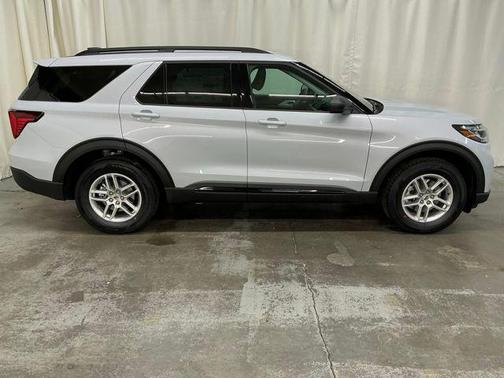 SPACE WHITE METALLIC 2026 Ford Explorer Active (200A)