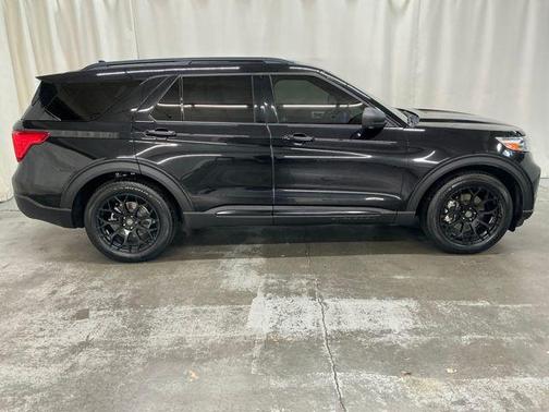 AGATE BLACK METALLIC 2020 Ford Explorer XLT
