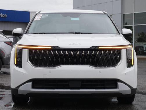 Snow White Pearl 2025 Kia Carnival LXS