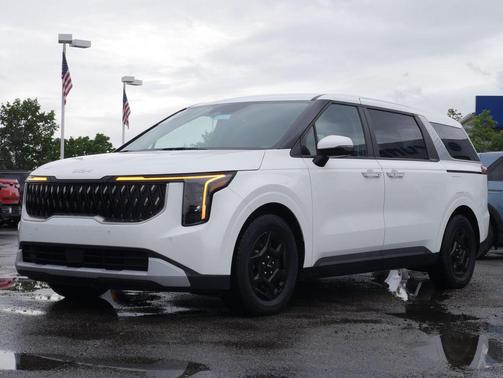 Snow White Pearl 2025 Kia Carnival LXS