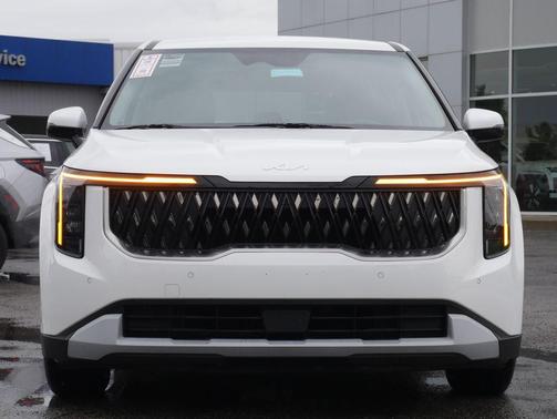 Snow White Pearl 2025 Kia Carnival LXS