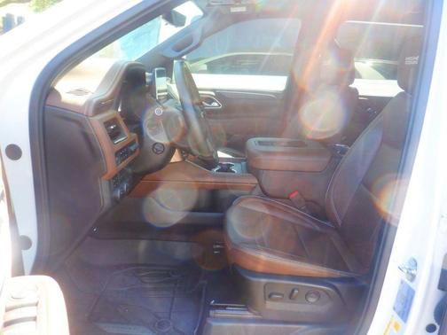 Iridescent Pearl Tricoat 2023 Chevrolet Tahoe 4WD High Country