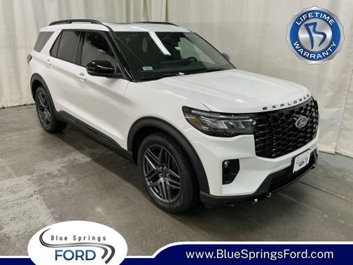 Star White Metallic Tri-Coat 2026 Ford Explorer ST
