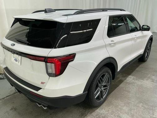Star White Metallic Tri-Coat 2026 Ford Explorer ST