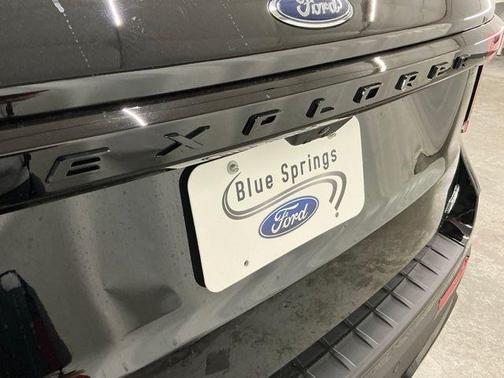 Agate Black Metallic 2026 Ford Explorer ST-Line