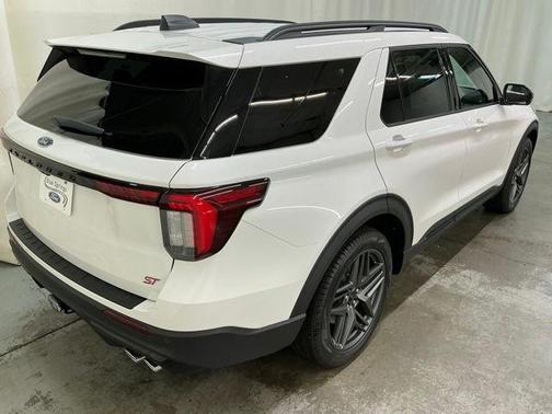 Star White Metallic Tri-Coat 2026 Ford Explorer ST