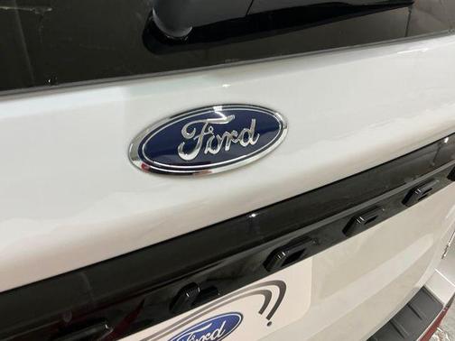 Star White Metallic Tri-Coat 2026 Ford Explorer ST