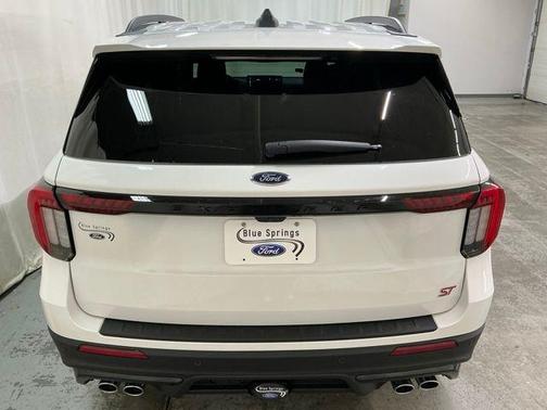 Star White Metallic Tri-Coat 2026 Ford Explorer ST