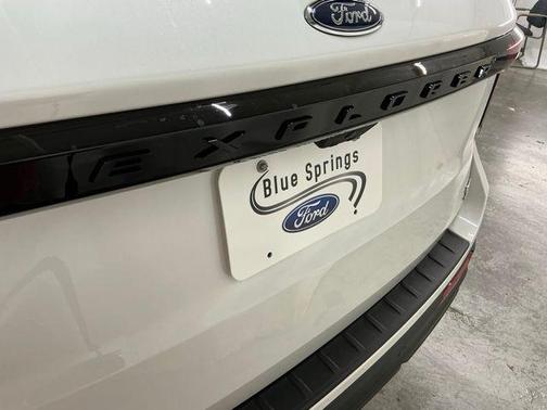 Star White Metallic Tri-Coat 2026 Ford Explorer ST