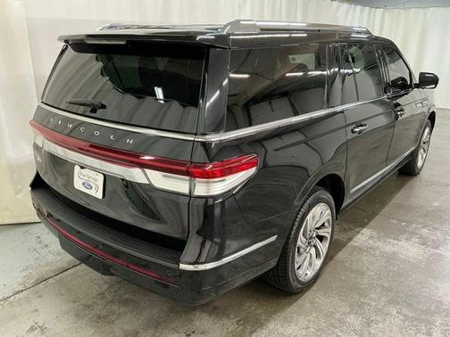 Infinite Black Metallic Clearcoat 2024 Lincoln Navigator L Reserve