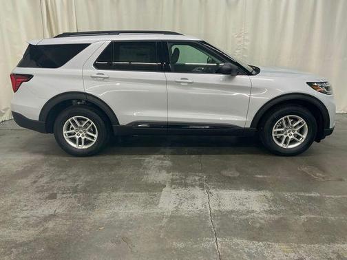 Space White Metallic 2026 Ford Explorer Active
