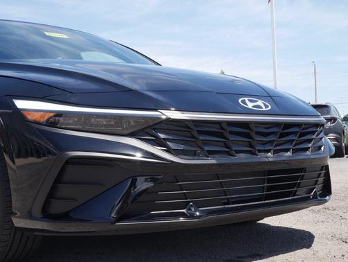 Abyss Black 2026 Hyundai ELANTRA Sport